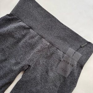 NWT NVGTN Seamless Contour Shorts Size Medium